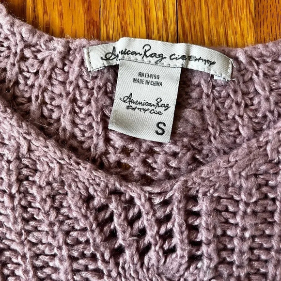 American Rag sweater - Picture 2 of 6